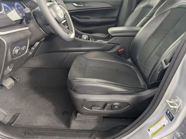 2024 Jeep Grand Cherokee L Altitude X 4x2