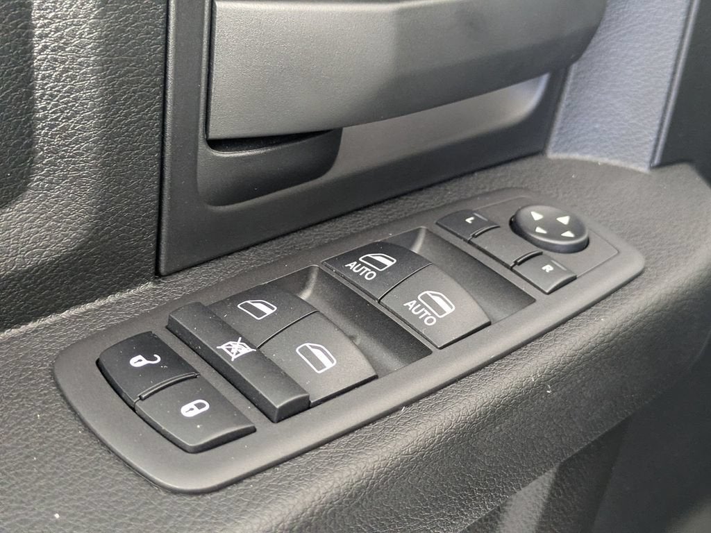 2024 RAM 1500 Classic Tradesman Crew Cab 4x2 5'7" Box