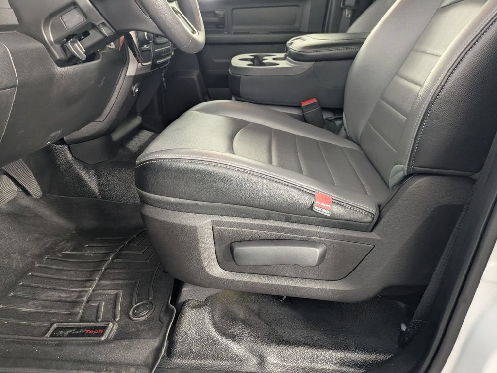 2024 RAM 1500 Classic Tradesman Crew Cab 4x2 5'7" Box
