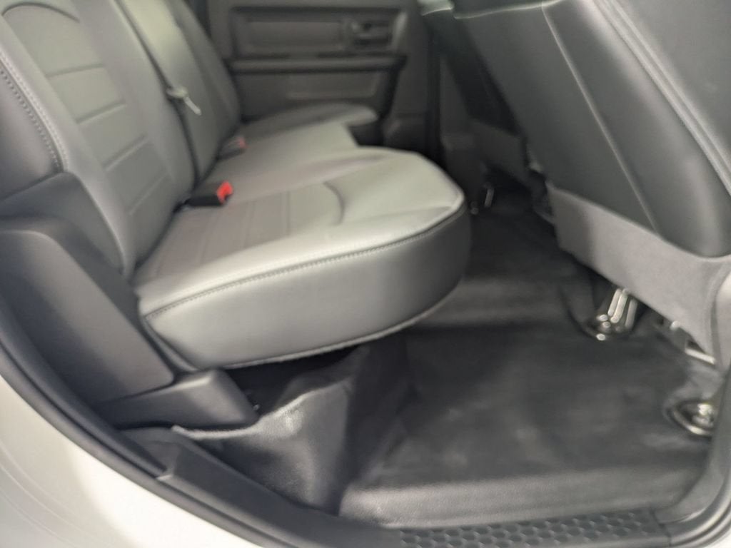 2024 RAM 1500 Classic Tradesman Crew Cab 4x2 5'7" Box
