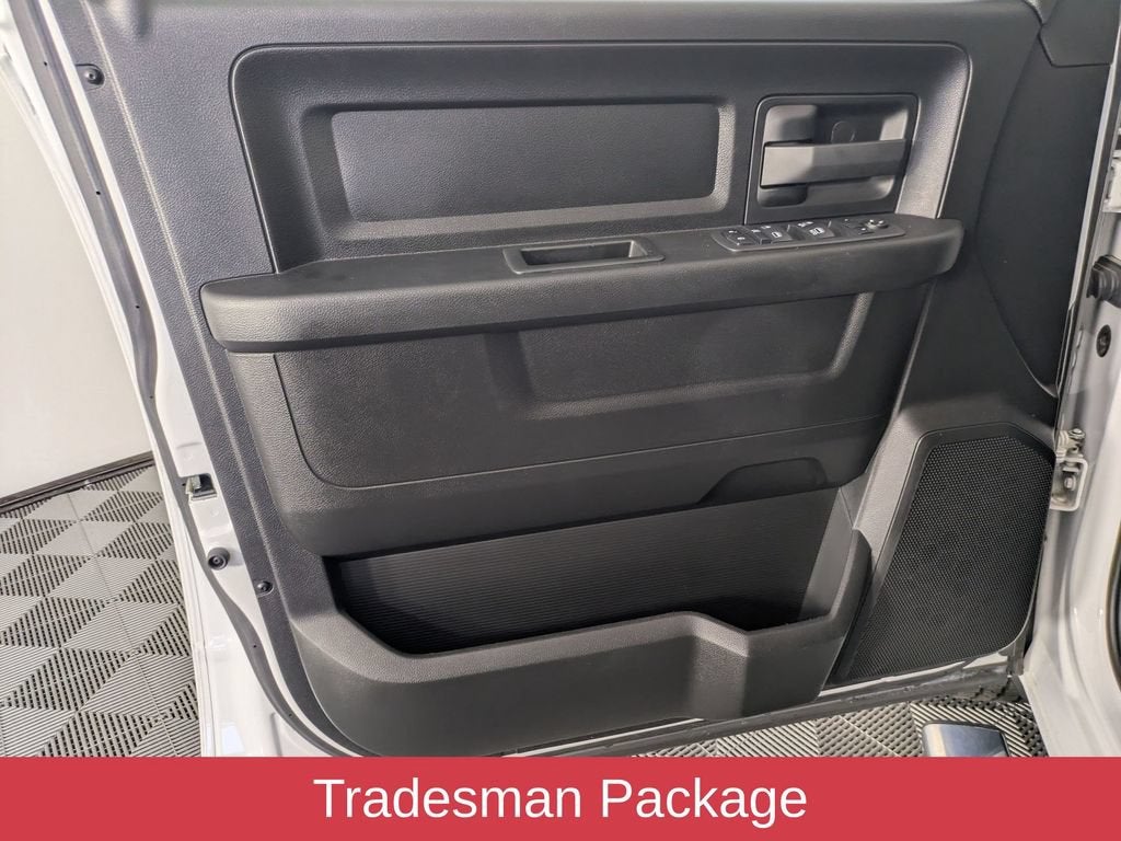 2024 RAM 1500 Classic Tradesman Crew Cab 4x2 5'7" Box