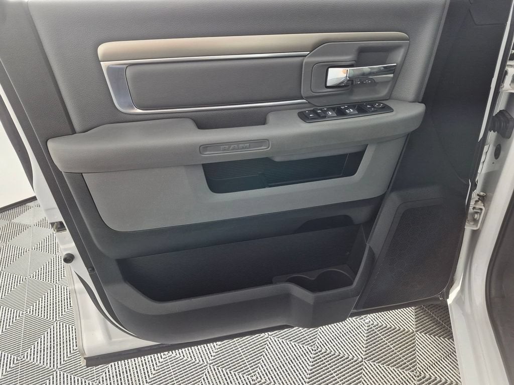 2018 RAM 1500 Lone Star Crew Cab 4x4 5'7" Box
