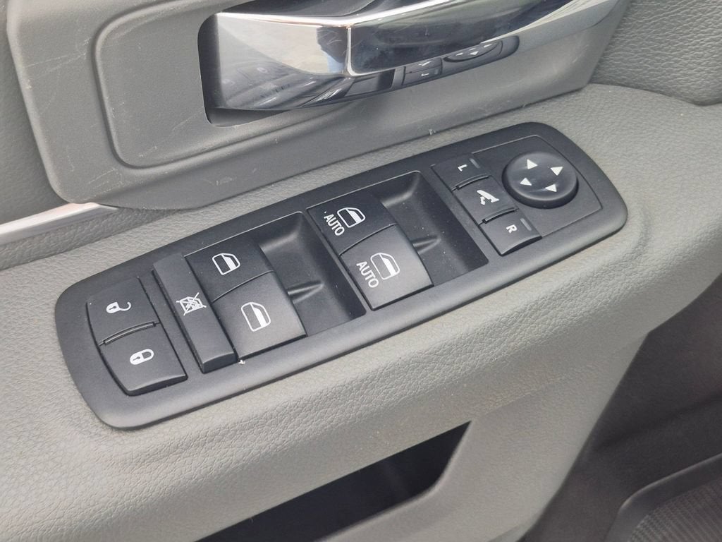 2018 RAM 1500 Lone Star Crew Cab 4x4 5'7" Box