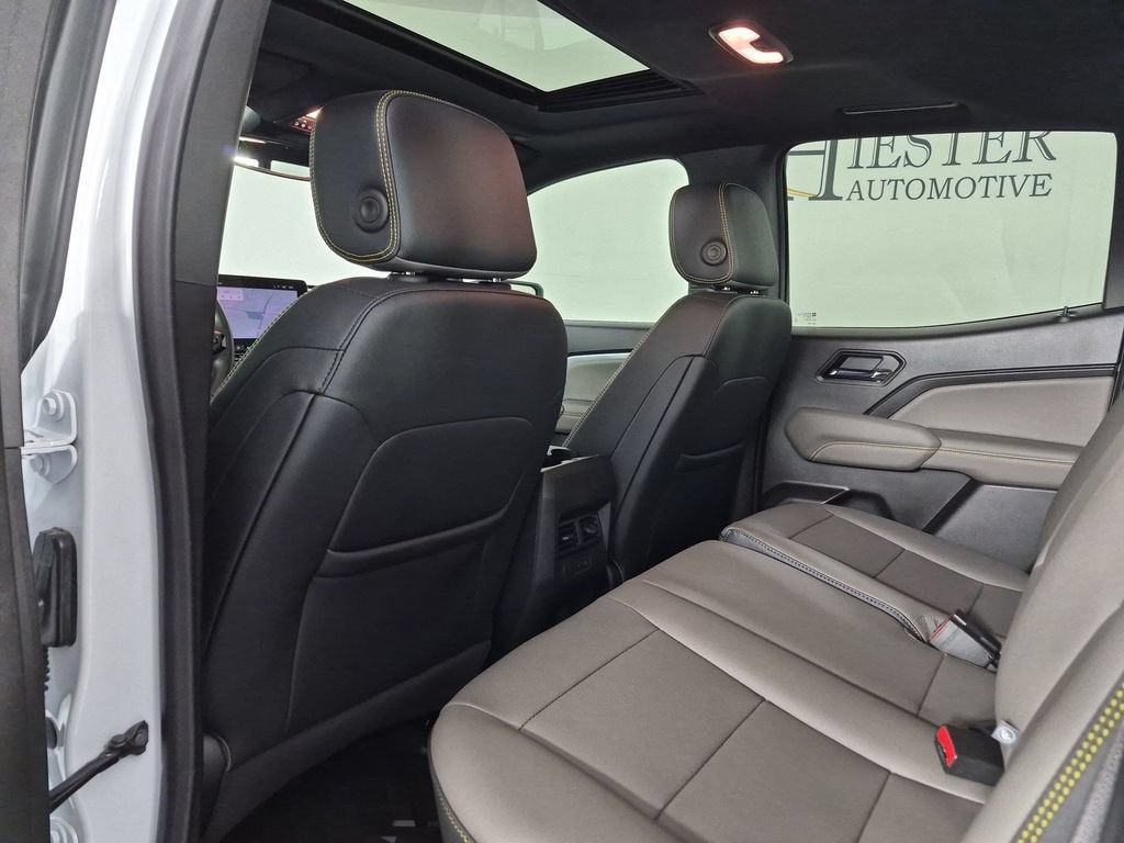 2025 Chevrolet Colorado ZR2 - Photo 36