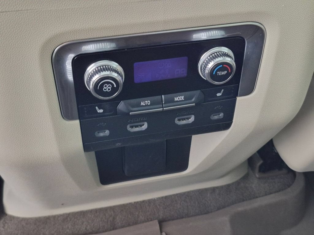 2021 GMC Yukon Denali - Photo 28