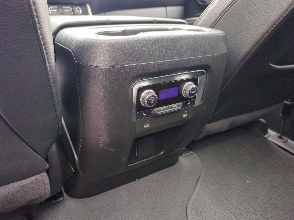 2024 GMC Yukon XL Denali - Photo 35