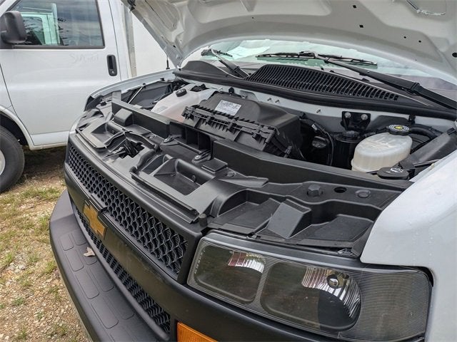 2025 Chevrolet Express Cutaway 3500 1WT