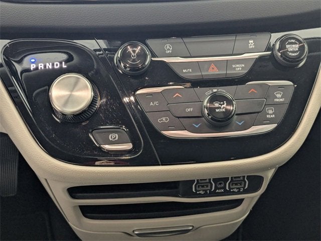 2024 Chrysler Voyager LX