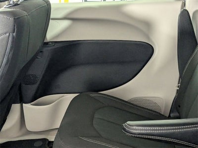 2024 Chrysler Voyager LX