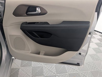 2024 Chrysler Voyager LX