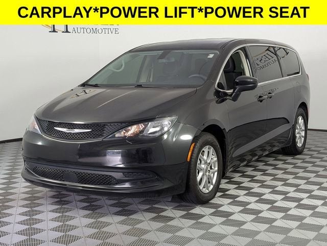 2022 Chrysler Voyager LX