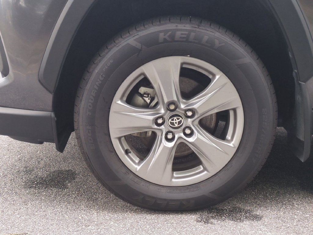 2024 Toyota RAV4 XLE - Photo 11