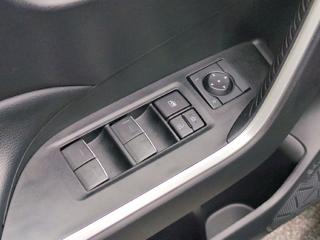 2024 Toyota RAV4 XLE - Photo 14