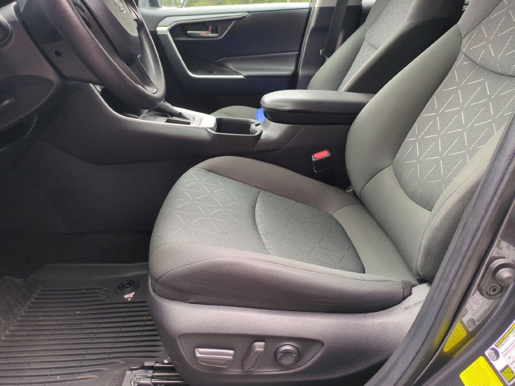 2024 Toyota RAV4 XLE - Photo 15