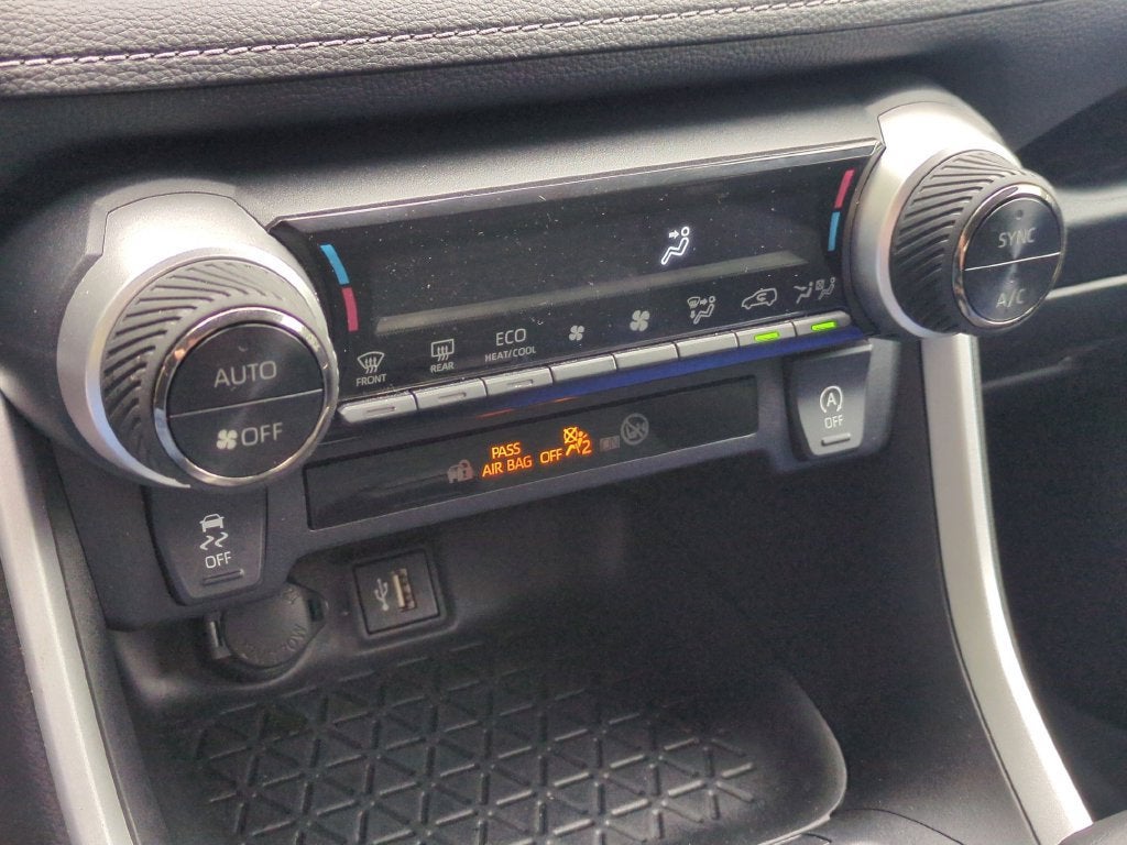 2024 Toyota RAV4 XLE - Photo 25