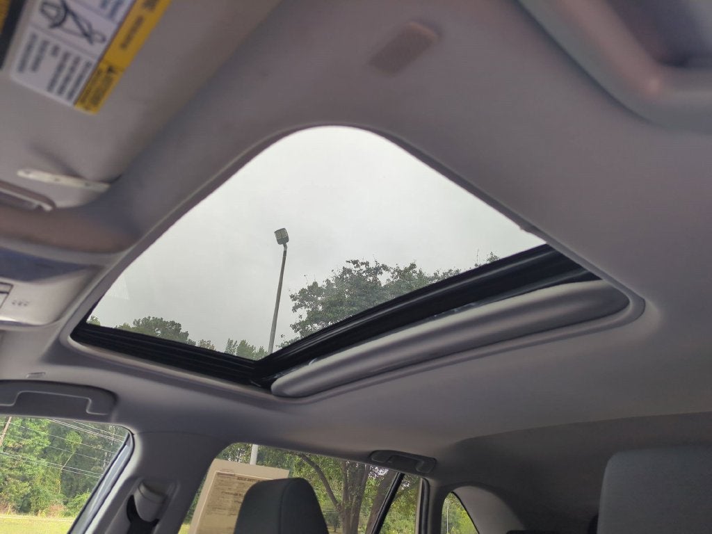 2024 Toyota RAV4 XLE - Photo 28