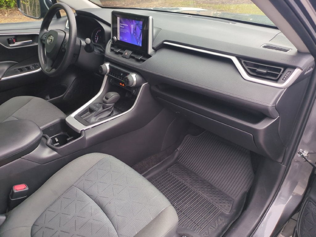2024 Toyota RAV4 XLE - Photo 37