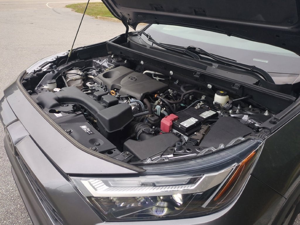2024 Toyota RAV4 XLE - Photo 38