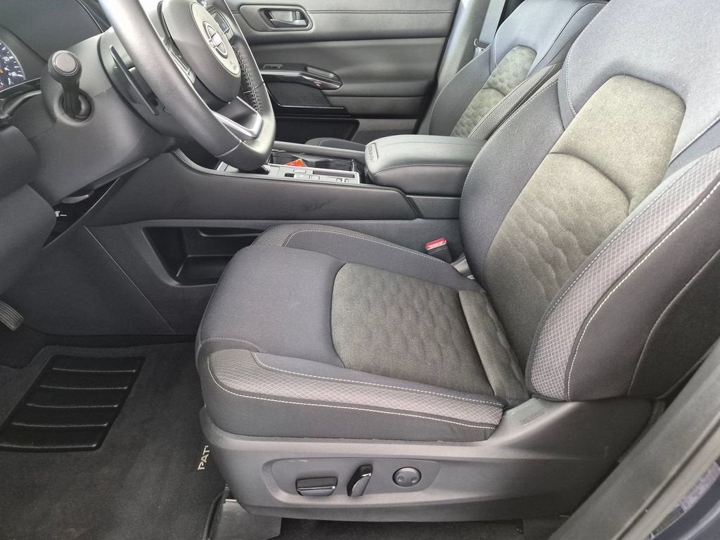 2025 Nissan Pathfinder SV FWD