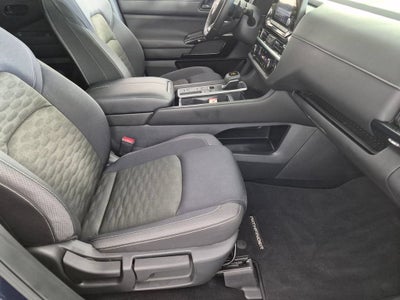 2025 Nissan Pathfinder SV FWD