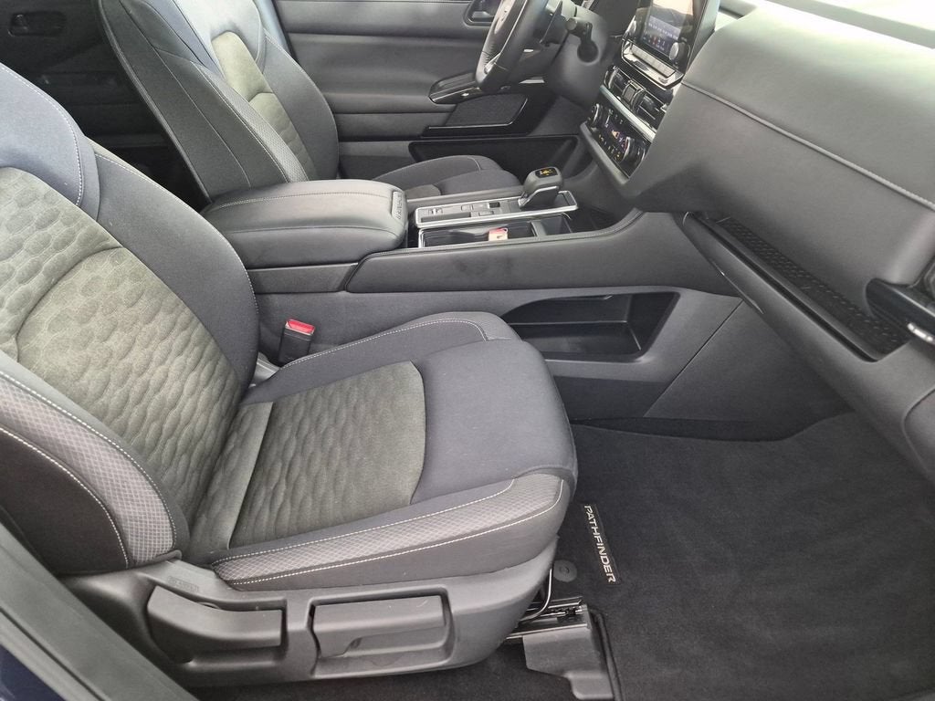 2025 Nissan Pathfinder SV FWD