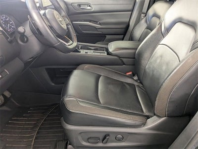 2022 Nissan Pathfinder SL
