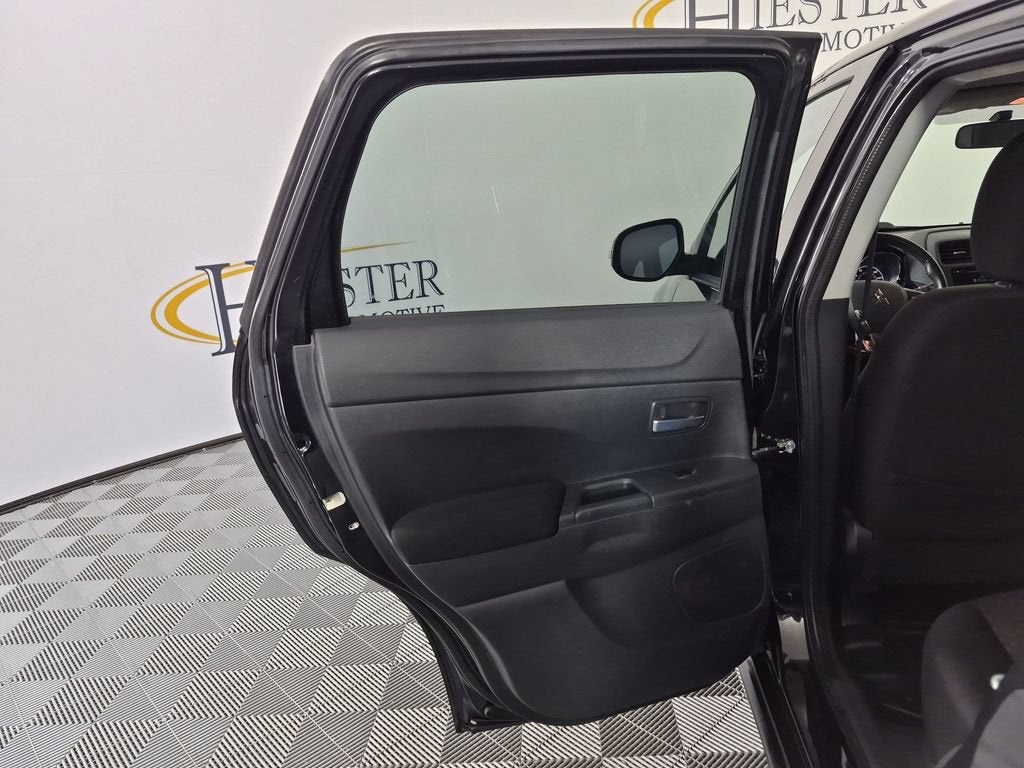 2017 Mitsubishi Outlander Sport ES - Photo 27