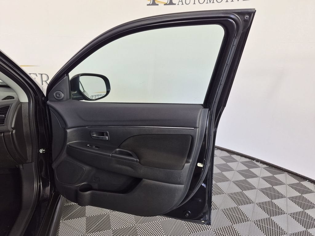 2017 Mitsubishi Outlander Sport ES - Photo 33