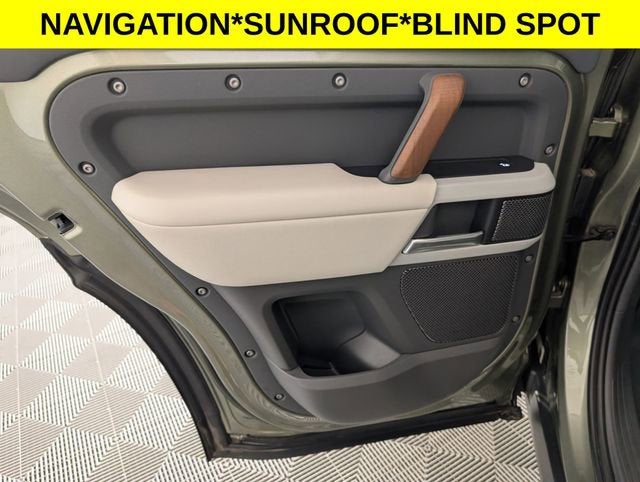 2023 Land Rover Defender SE