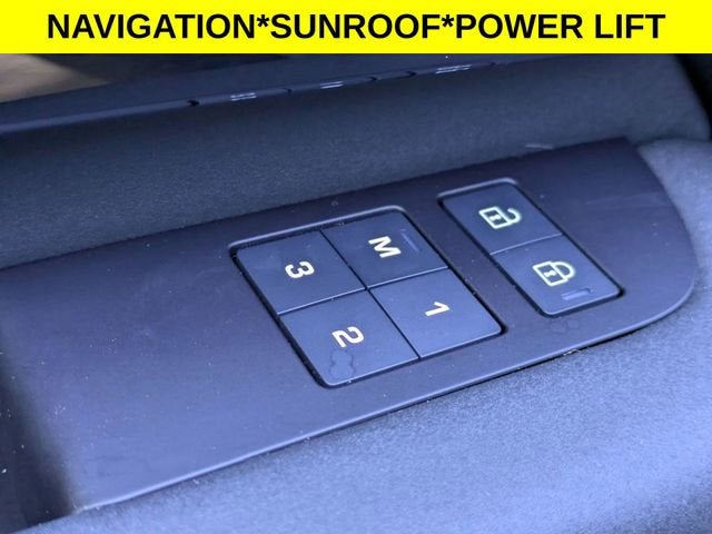 2023 Land Rover Discovery S