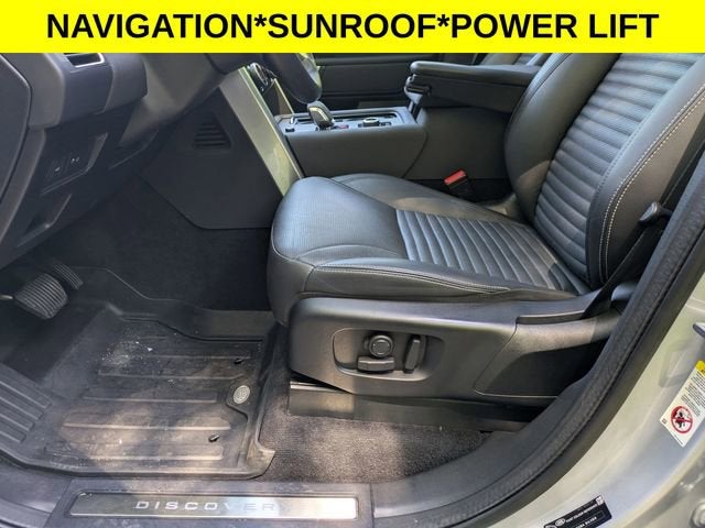2023 Land Rover Discovery S