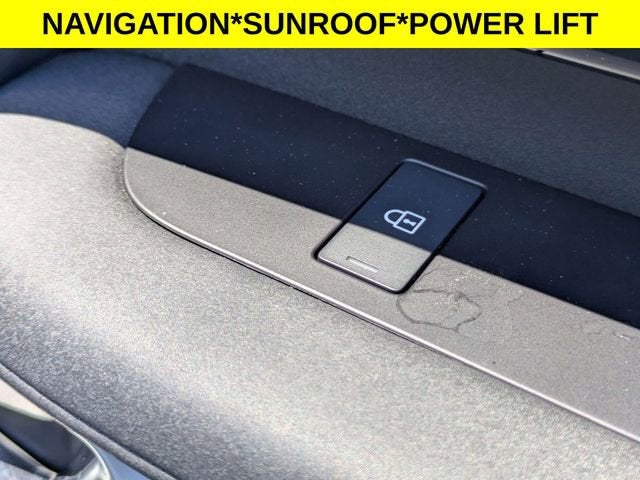 2023 Land Rover Discovery S