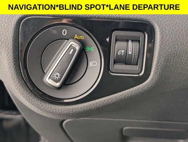 2019 Volkswagen Golf R 2.0T w/DCC & Navigation