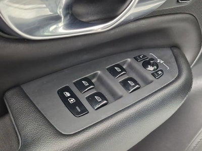 2020 Volvo XC90 T5 Momentum 7 Passenger
