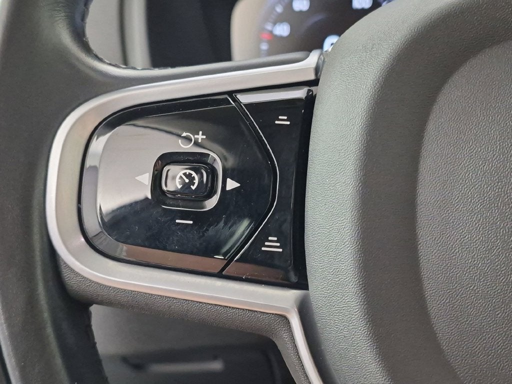 2020 Volvo XC90 T5 Momentum 7 Passenger