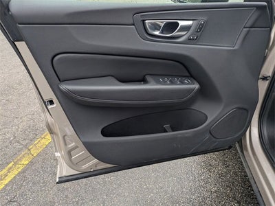 2025 Volvo XC60 Plus