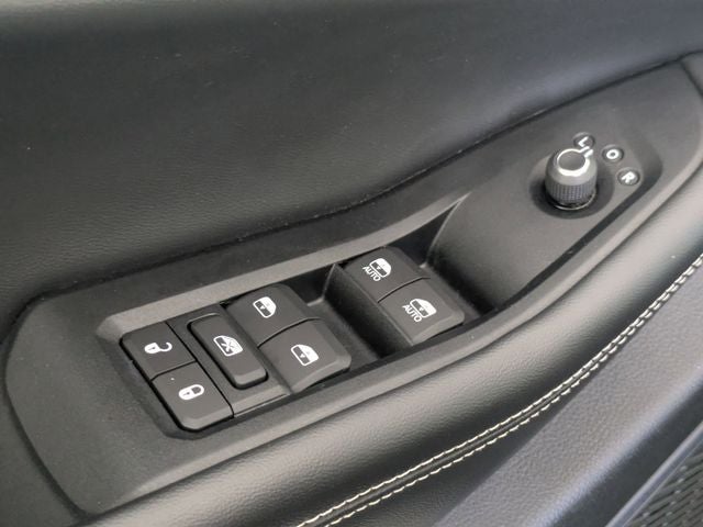 2023 Jeep Grand Cherokee Laredo 4x2