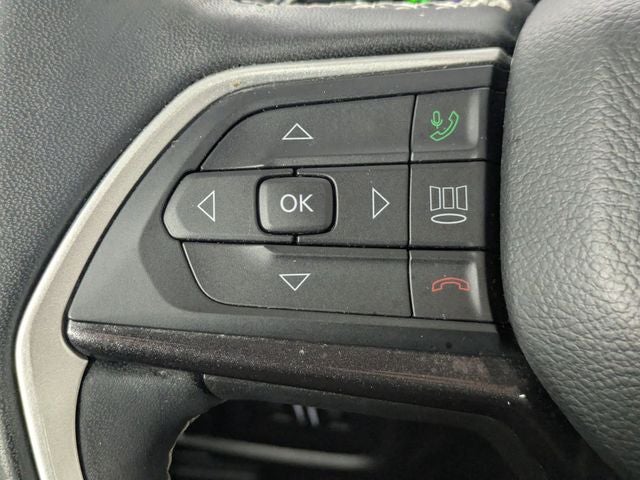 2023 Jeep Grand Cherokee Laredo 4x2