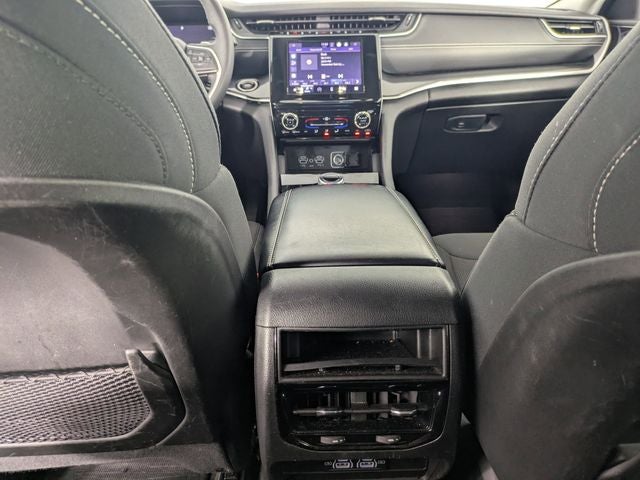 2023 Jeep Grand Cherokee Laredo 4x2