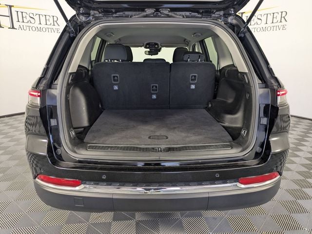 2023 Jeep Grand Cherokee Laredo 4x2