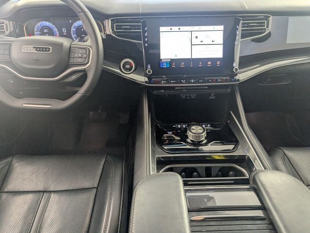 2023 Jeep Wagoneer Base