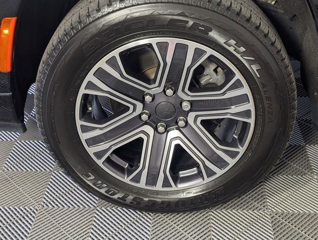 2023 Jeep Wagoneer Base