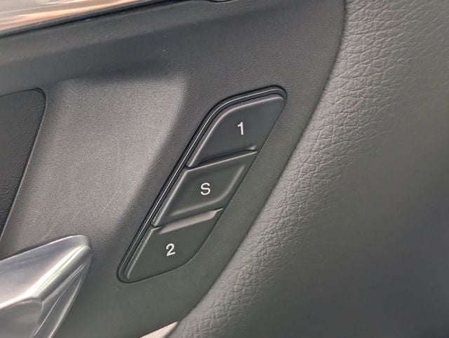 2020 RAM 1500 Laramie Crew Cab 4x4 5'7' Box