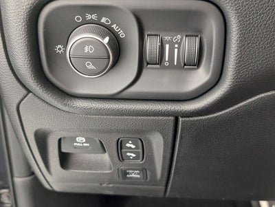2020 RAM 1500 Laramie Crew Cab 4x4 5'7' Box