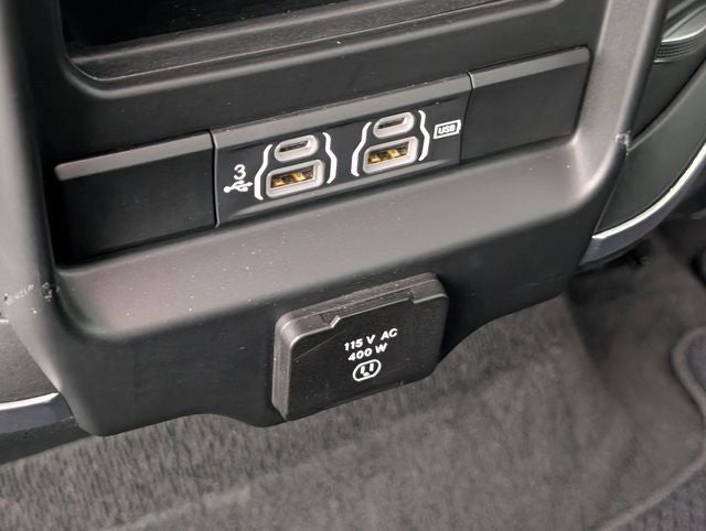 2020 RAM 1500 Laramie Crew Cab 4x4 5'7' Box