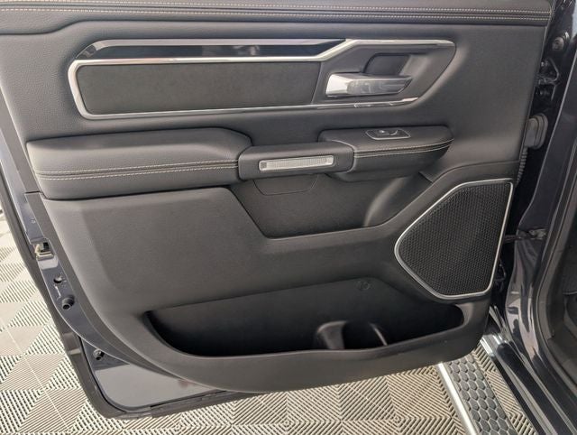 2020 RAM 1500 Laramie Crew Cab 4x4 5'7' Box