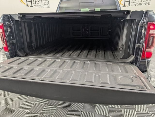 2020 RAM 1500 Laramie Crew Cab 4x4 5'7' Box
