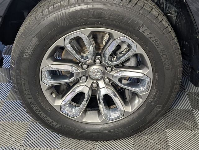 2020 RAM 1500 Laramie Crew Cab 4x4 5'7' Box