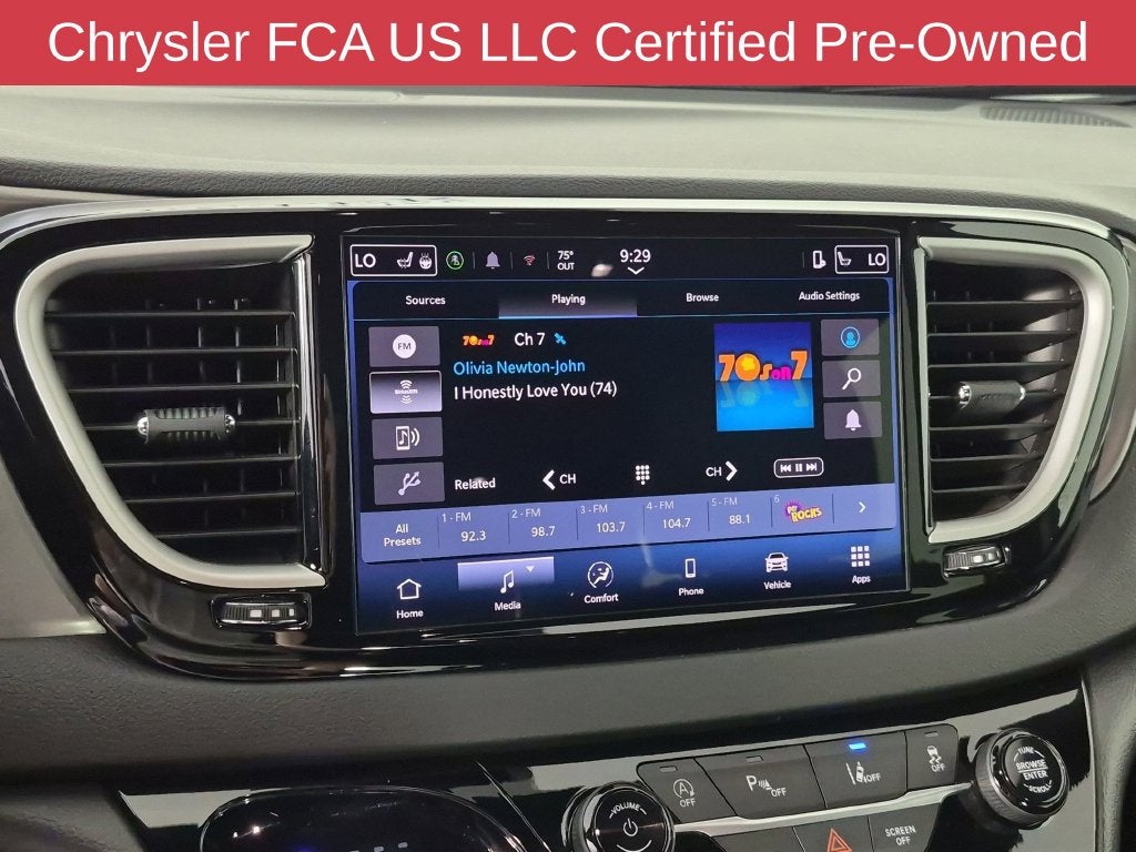 2025 Chrysler Pacifica Select