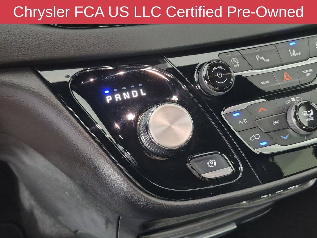 2025 Chrysler Pacifica Select